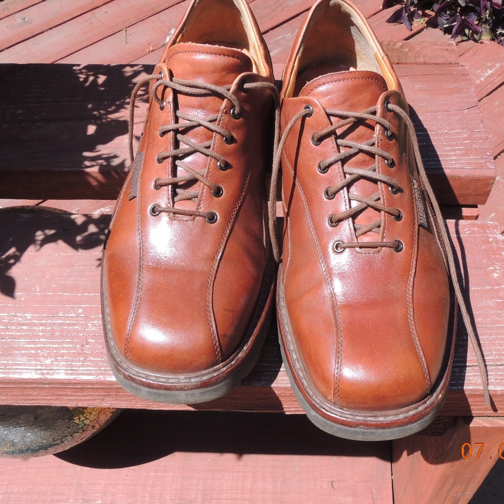 Size men's 10 Born leather shoes